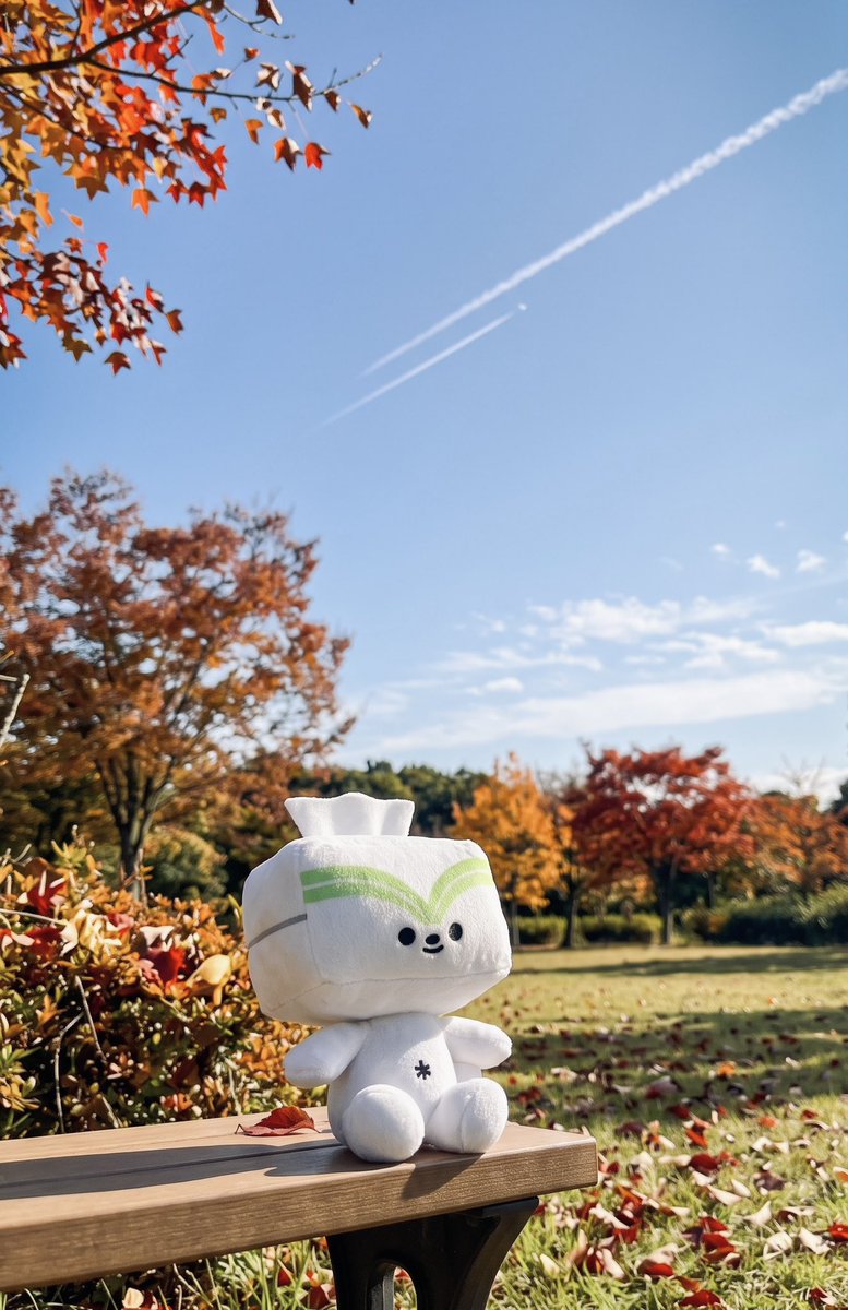 e_nepia_'s tweet photo. ピア！ネピアティシュくんです。

今週もあとすこし、
一緒にがんばりましょう！

秋空、
とってもきれいだね🍂

ピアピア ﾎﾟｹ〜ｯ

#よりそいネピア https://t.co/Gx4rC8baIC