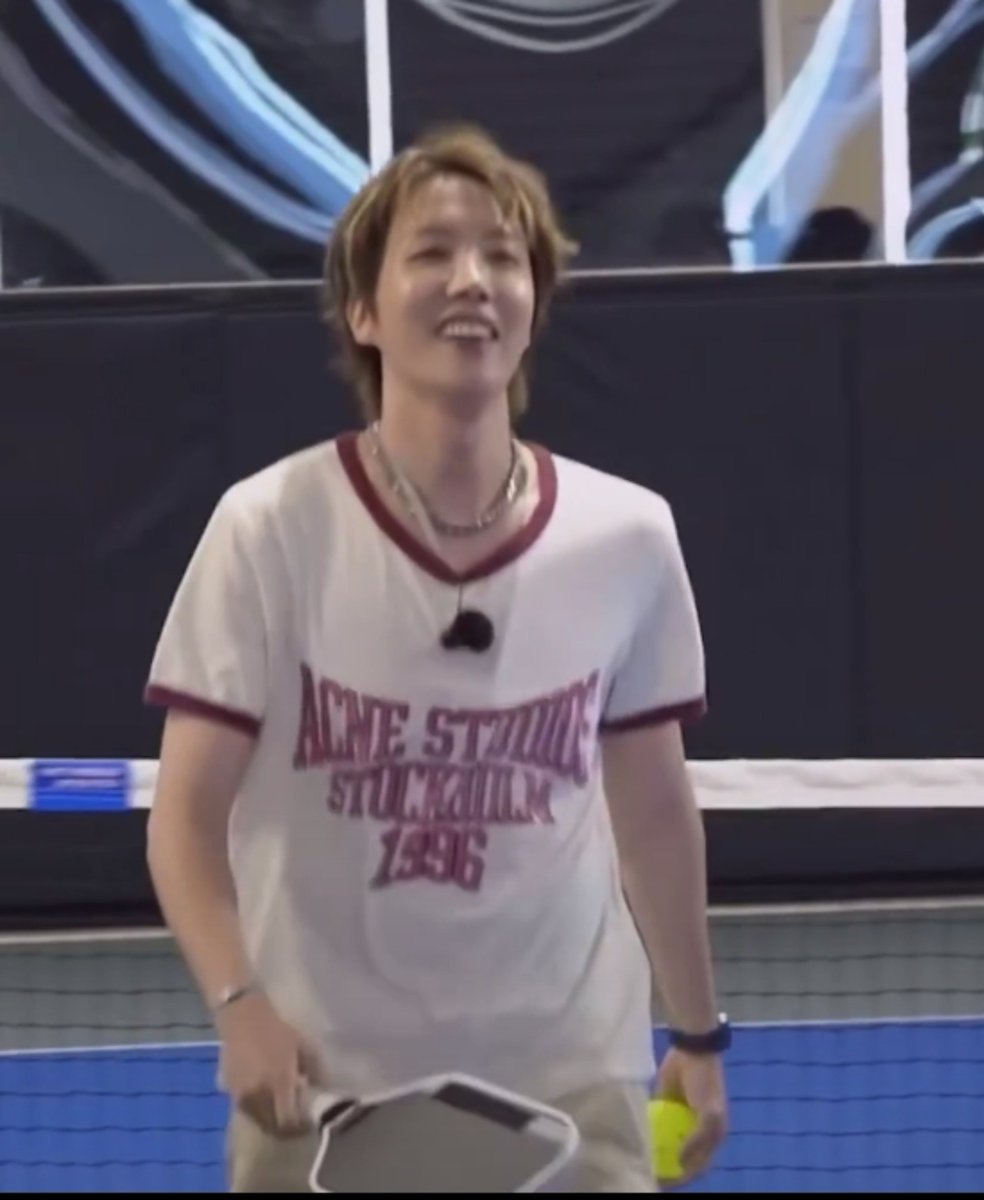 taewoshi8's tweet photo. I was watching Run Bts latest ep. Hobi shirt look so familiar and then i remember NN wore the same last time!! https://t.co/FwyLbAEMVj