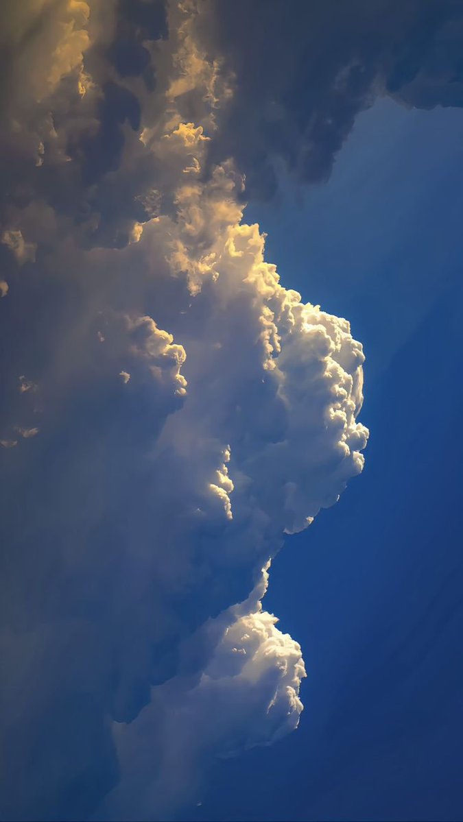 natureaest's tweet photo. I love clouds. https://t.co/BOPOaMW6yc