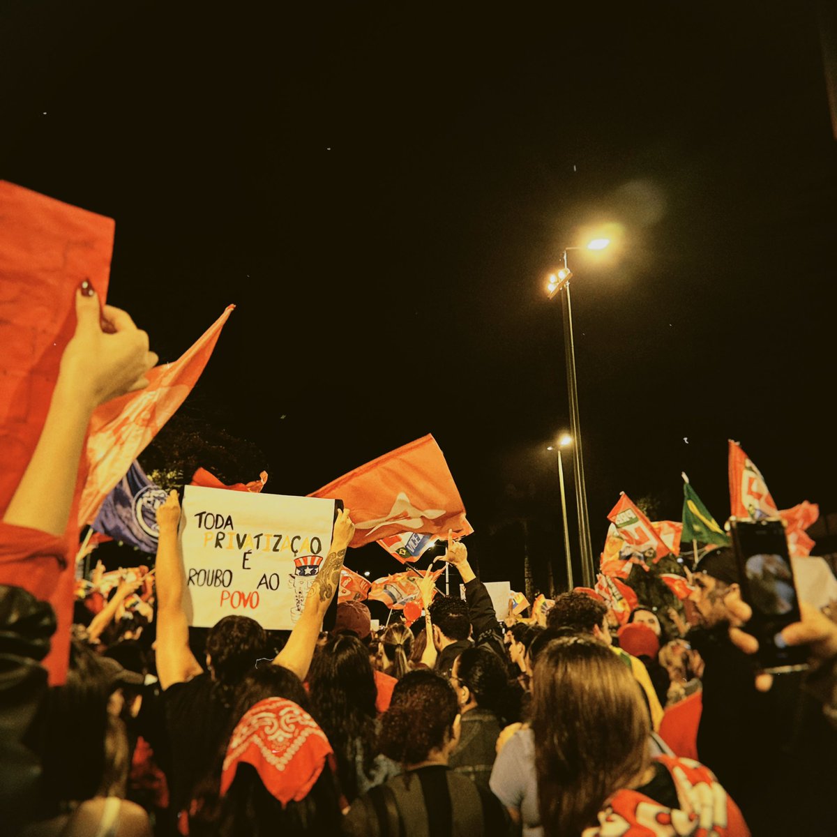bookllets's tweet photo. JOINVILLE SC A CIDADE MAIS BOLSONARISTA DO SUL TREMEU HJ COM LULA POHAAAAA ❤️⭐️ https://t.co/lRUvLJkUEx
