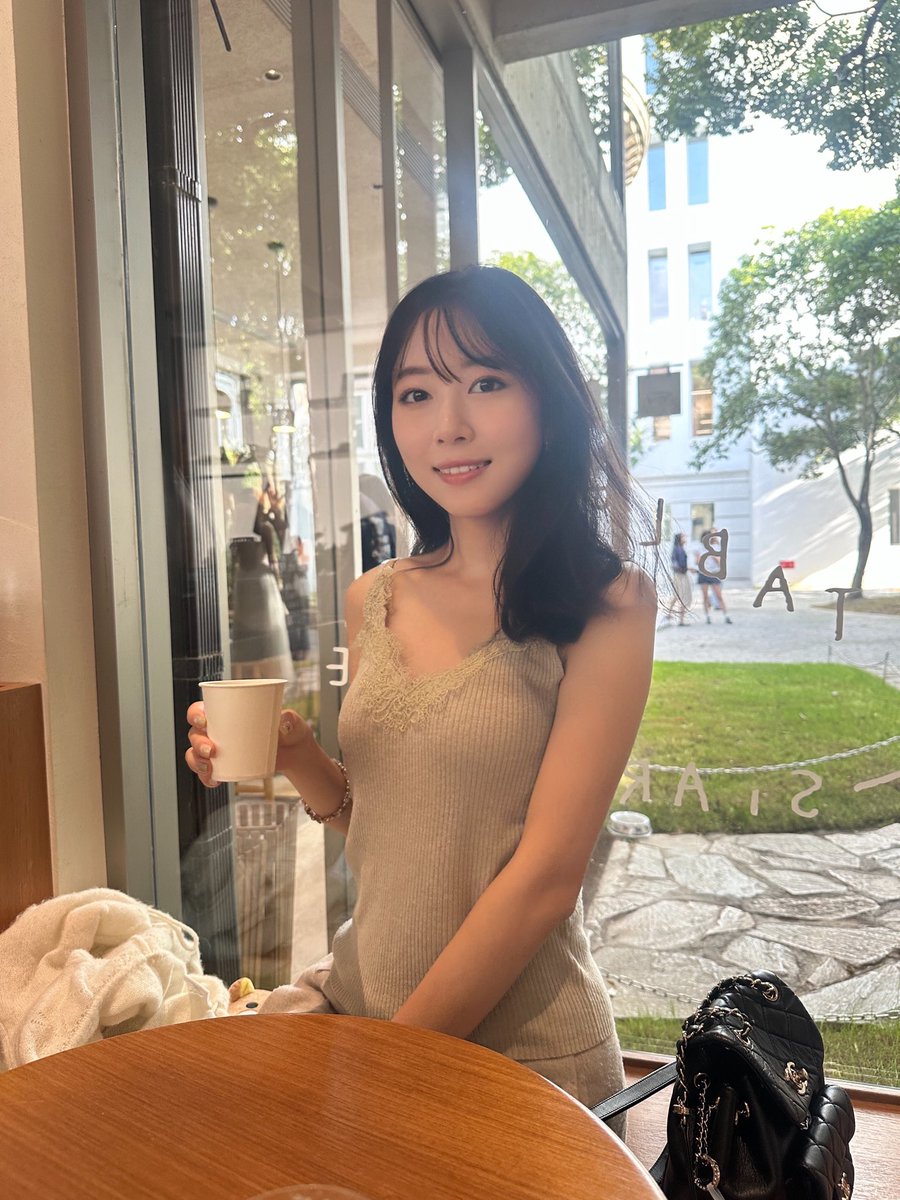missingraham's tweet photo. 天氣晴朗 喝杯咖啡 有沒有相遇的緣分 https://t.co/qG67LU3DuQ