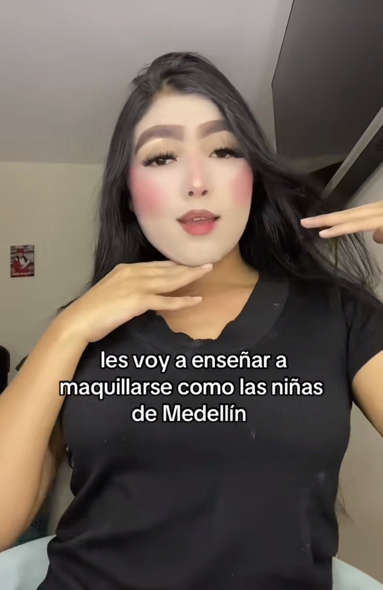 _bripl's tweet photo. @Yoongis_San @_darlix_4 @gumijkk Cejas raras?  Ni que fuera colocha para pintármelas como sharpie y a parte 3 kilos de base 5 tonos mas claros JAJJAJAJAJAJA https://t.co/AwBmoSrDen