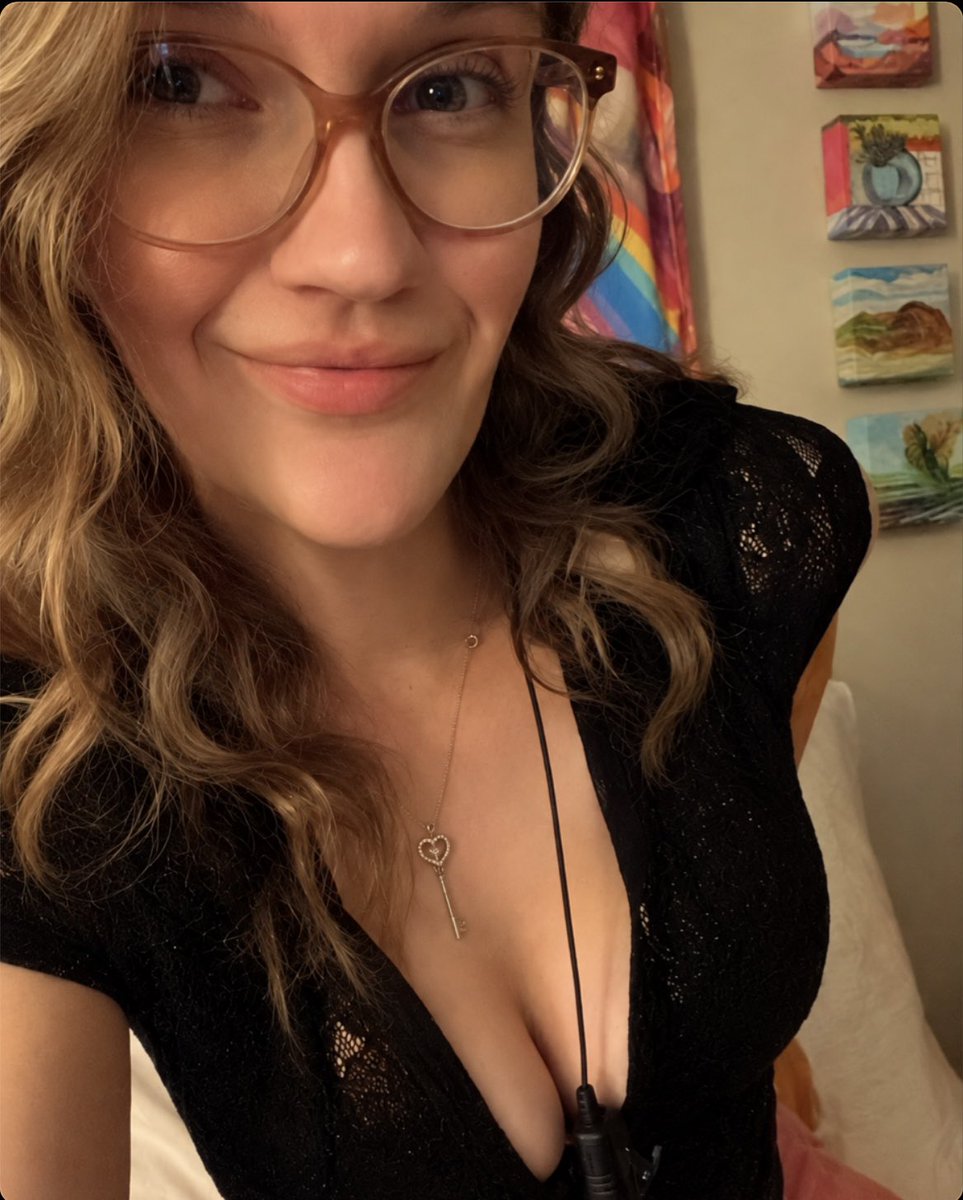 Mazikeenempire's tweet photo. Just a small Mazzy Selfie Photo Dump. I have a full set that goes with these sexy Pictures. 
DM or Comment on this post if you are interested. They are hot. 
#ContentCreator #BrattyDomme #LuxuryDomme #Findom #Mazikeen #feetcontent #teaseanddenial #footmodel https://t.co/6HcUMuNNRK
