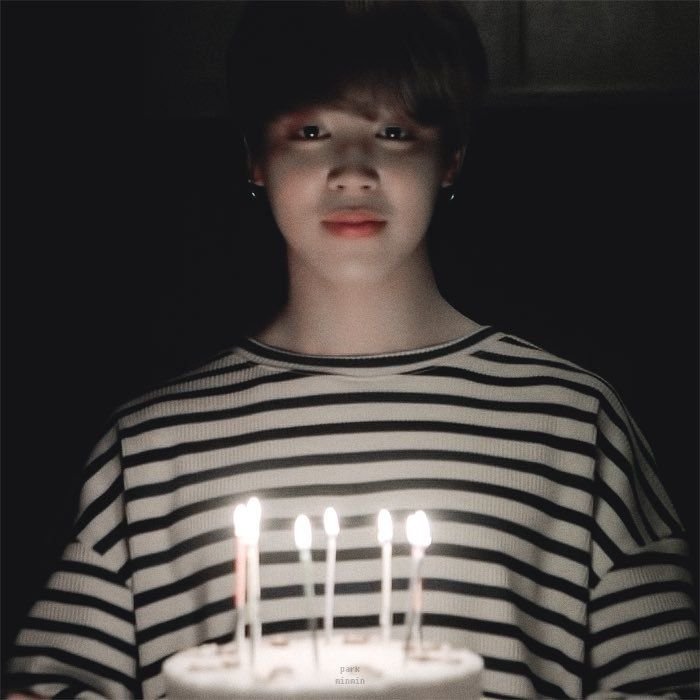 Gbusanjm's tweet photo. Espero que hayas tenido un cumpleaños maravilloso  y estoy  muy agradecida de haber disfrutado un live tuyo y qué haces pasado un rato con army te mereces todas las cosas maravillosas del mundo gracias park jimin 🩷💜 tu y BTS son lo mejor que me pasó en la vida https://t.co/9jb4dHzMFd