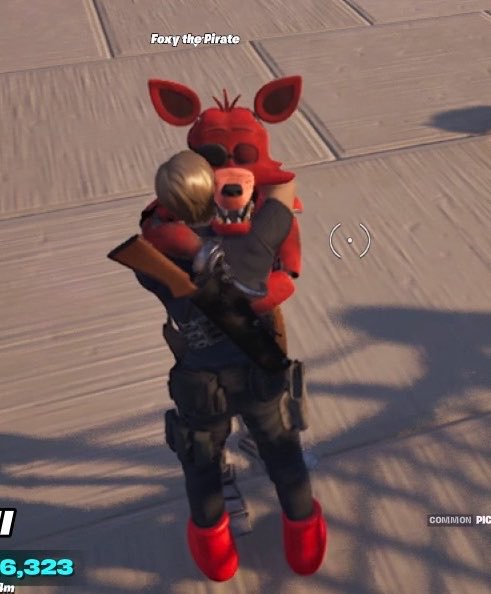 leonkenndys's tweet photo. leon met foxy and they shared a hug https://t.co/GGj3hfBGqm