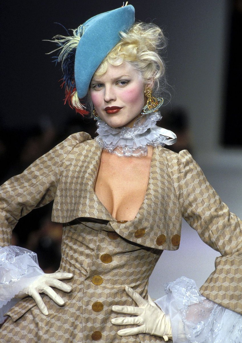 andrezalismos's tweet photo. eva herzigova for vivienne westwood fall/winter (1995) https://t.co/MRYhnKKr0v