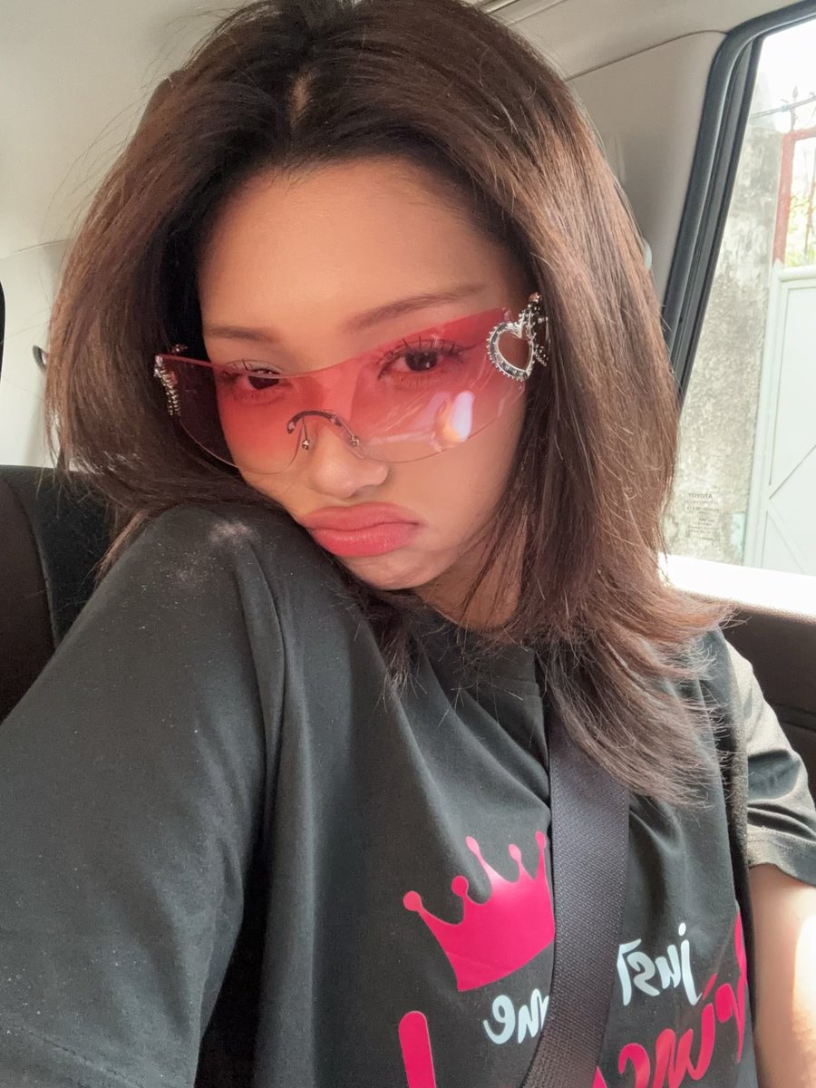 haruleeeen's tweet photo. Blonde or brunette Gehleecakes? What do you think?

I think she slayed both 🫶🏻

#GEHLEE #젤리당카 
#GEHLEEDANGCA https://t.co/hYaKm1KqNu