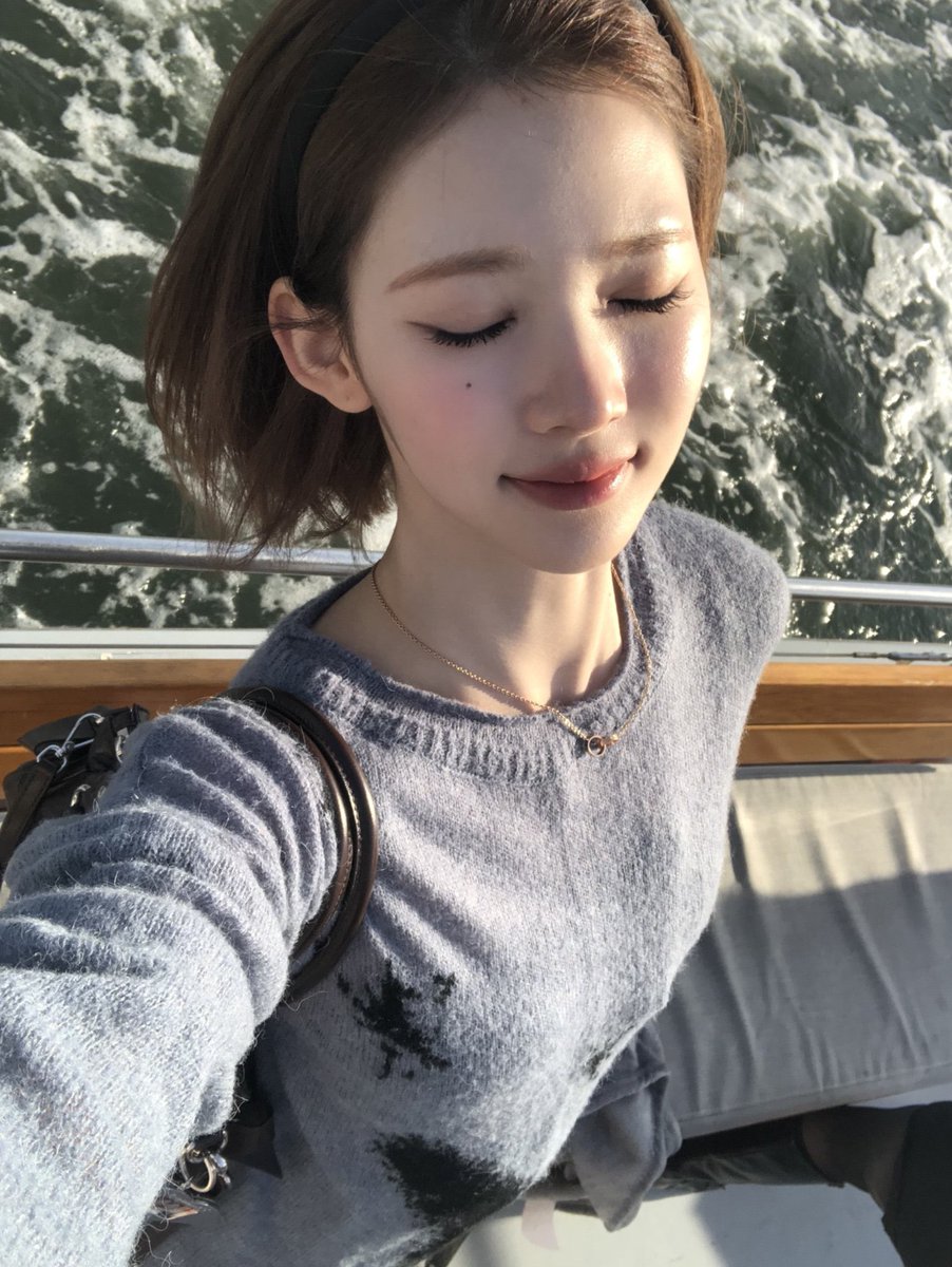 JIWOOglees's tweet photo. selamat pagi dari kapal, Rabunya ada kegiatan apa nih glees?? :3 https://t.co/qahOTXCsDG