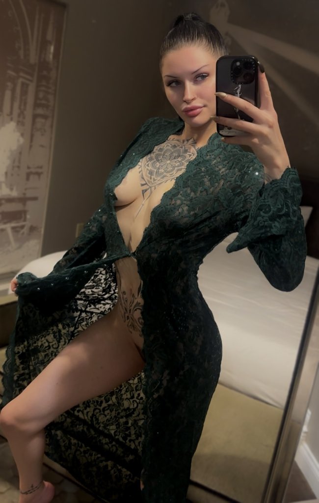 vaultoflila's tweet photo. care for a tall glass of me? https://t.co/8BvGD106i5