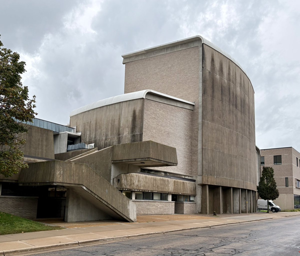 JoshLipnik's tweet photo. The brutalist Fine Arts Complex (1966-71) at University of Wisconsin Stevens Point designed by architect William P. Wenzler

Vintage photos by Donald Nusbaum https://t.co/ahudni9XFC