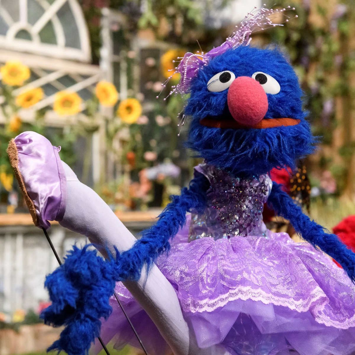 sesamejapan's tweet photo. いつもいろんなことに一生懸命、100%のグローバー。
今日はそんなグローバーのお誕生日です🩰 
みんなで100%のお祝いをしよう！🎉🎉🎉🎉

#HappyBirthdayGrover https://t.co/54QGXbQqsY