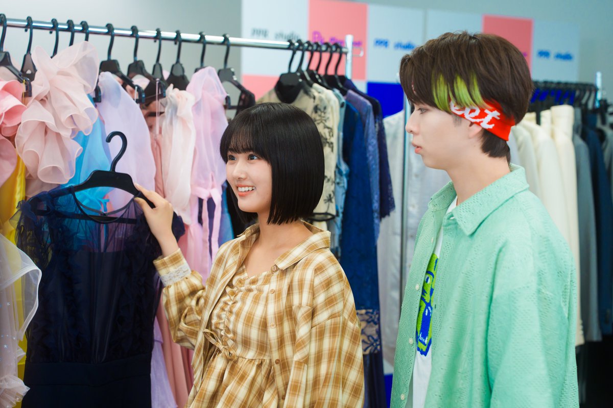 abctv_drama's tweet photo. 【モヤモヤ】パパ(#堤真一)らのゴリ押しで、授賞式はピンクのフリフリドレスに決定?! 本音を飲み込む紀子(#原菜乃華)に「自分の好きなの着て！」「笑顔が苦しい…」の声。俊也(#塩﨑太智)も複雑な表情を浮かべ…

#もうパパ 
第3話 10/18(日) よる10時15分 

第2話はTVerで見逃し配信中
https://t.co/ekIKPHQYBh
