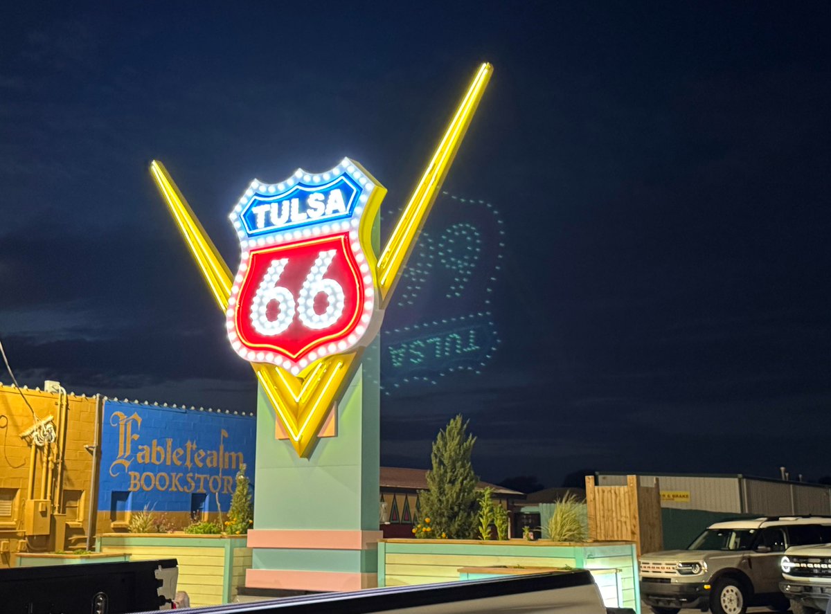 Blkstrm500's tweet photo. A little Route 66 / Mother Road cruise this evening. Oklahoma Bronco's.
#buckbreastcancer
#savethetatas https://t.co/oSfFybsvLD