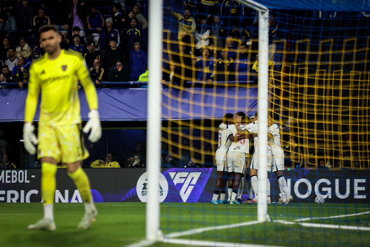 newscolina's tweet photo. O Boca Juniors estava há 17 jogos sem perder. 

Até enfrentar o Club de Regatas Vasco da Gama.

📷 Matheus Lima https://t.co/oq2nCEmY5l