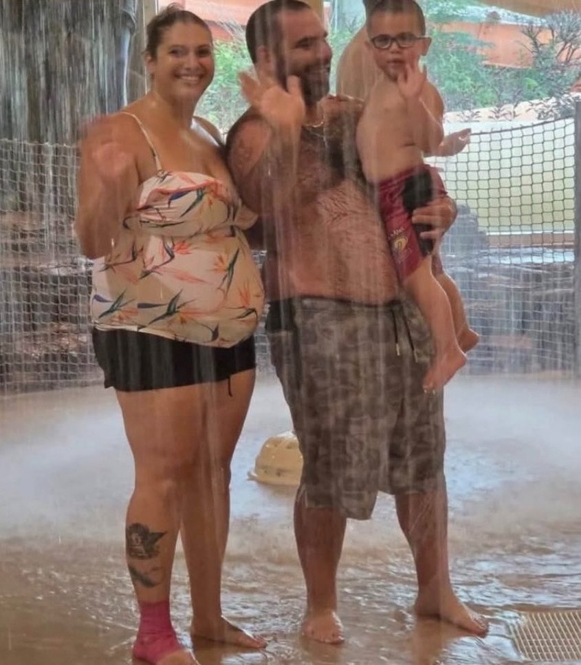 MattWallace888's tweet photo. 🚨JUST IN: A 27-year-old mom allegedly stabbed her husband and their 3-year-old son to death inside a hotel room at Great Wolf Lodge in the Poconos. Then she called 911 asking how to find the right vein so she could finish herself off.

"My husband and son are already gone," she told dispatchers. "They're already gone, I'm sorry."
Metallica Rose Harrison stabbed them both in the chest, police say. Her husband Charles was found on the mattress. Their little boy was found on the floor. Two knives were recovered from the bathroom.

When cops arrested her, she refused to talk, saying she was "suicidal, not stupid." In the ambulance she told medics, "Every day, I work so hard to be the best person, the best mother, the best wife... I was supposed to have my happy family."
Then she asked how deep her vein was so she'd know for "next time."

The family had been staying at the resort since September 21st and had just extended their stay.

She's now charged with two counts of criminal homicide. This exactly what I was afraid of after the Lindsay Clancy verdict.

When a jury tells the world a mother can kill her children and walk away saying it was her mental state, that sends a message. Every mom who snaps now has a playbook, and I guarantee her potential lawyers are already studying it. Meanwhile, a wonderful 3-year-old boy and his dad are dead.