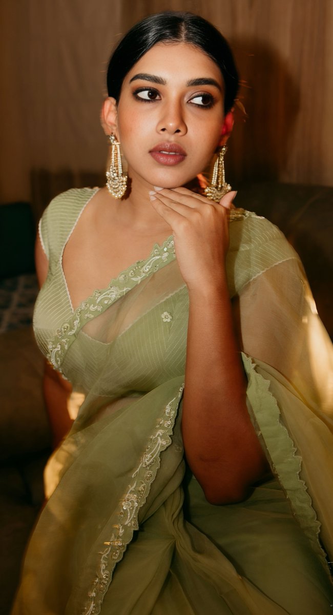 INDACTRESSPIC's tweet photo. Wishing  the Beautiful and the Talented Actress @officialdushara A Very happy birthday

#HBDDusharaVijayan
#DusharaVijayan 4K https://t.co/q4gSCKGZoi