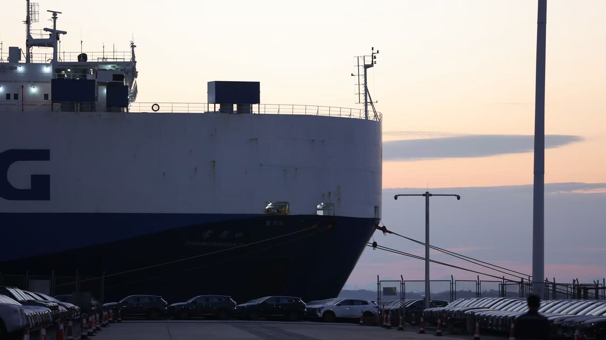 JilinChina's tweet photo. A new milestone for #ChinaFAW in the #MiddleEast! 1,600 #Hongqi vehicles have been loaded and shipped to Iraq, including the HS3, HS5, H5, and HS7. The four models cater to diverse consumer needs in the local market.
#MadeInJilin #JilinBiz #auto #Iraq https://t.co/rXPNp8zL53
