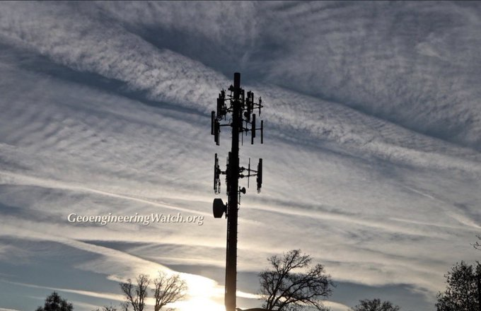 lenantesur's tweet photo. 🇨🇱 Cambio climatico....Dicen en la Tele...
#HAARP #Chemtrails https://t.co/3xAUL9DYn3