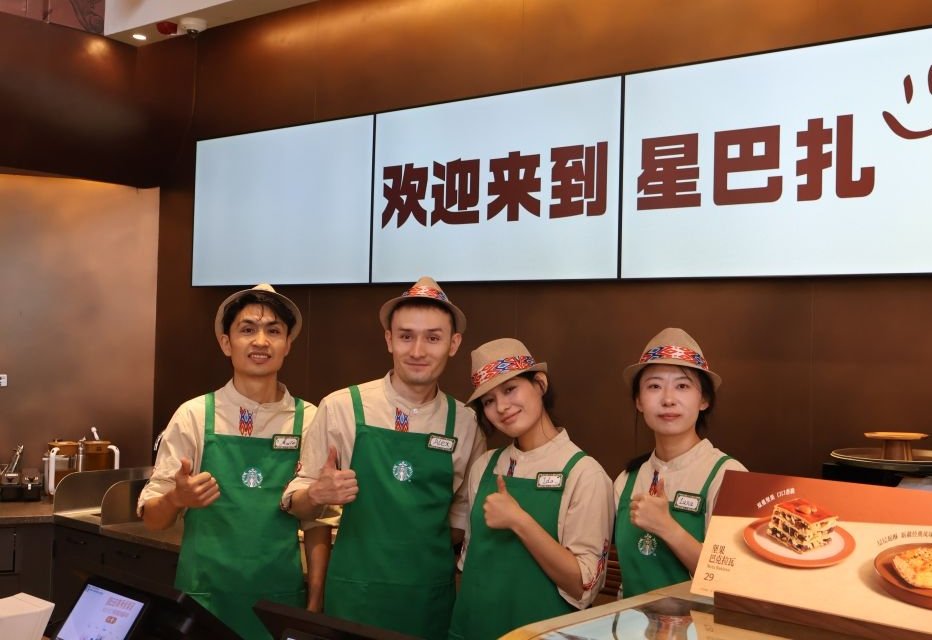 Tianshannet1's tweet photo. Starbucks debuts in Xinjiang. Its Grand Bazaar flagship is a viral hit. Blending local folk art and Atlas silk with coffee culture, it draws global tourists. Read the full story👇
https://t.co/Sc28dWztpZ
#Starbucks #StarbucksXinjiang #Xinjiang #VisitXinjiang #XinjiangCulture https://t.co/6NTlgiiTKK