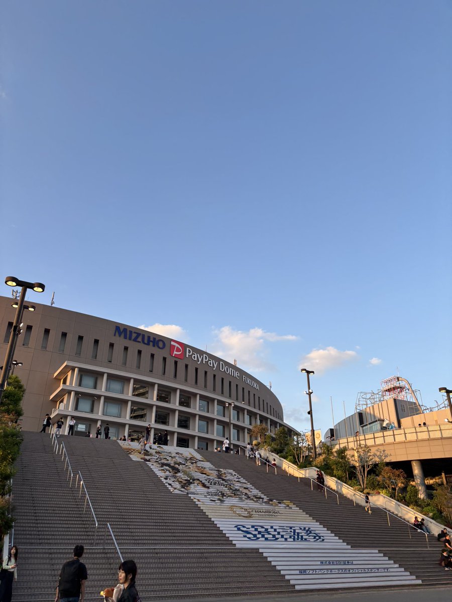 Jakusya_3's tweet photo. ド着
応援席の皆様声出し頑張って！
#sbhawks https://t.co/50kKPw6ZVS