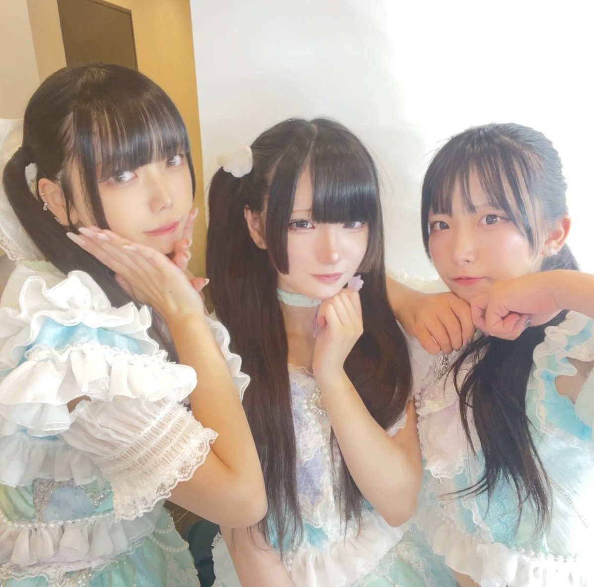 tenharo_o's tweet photo. 御礼💐✨️
先日は『Girls Face in VAMPKIN』にお越し下さりありがとうございました🪽
早い時間での出演でしたが、会いに来てくださった皆さま、初めましてで出会えた皆さまと楽しい時間を過ごさせていただきました☀
眩しくてピカピカになってしまった写真を添えてお届けします✉️
#天使の羽衣 #てんはろライブinfo #撮可アイドル