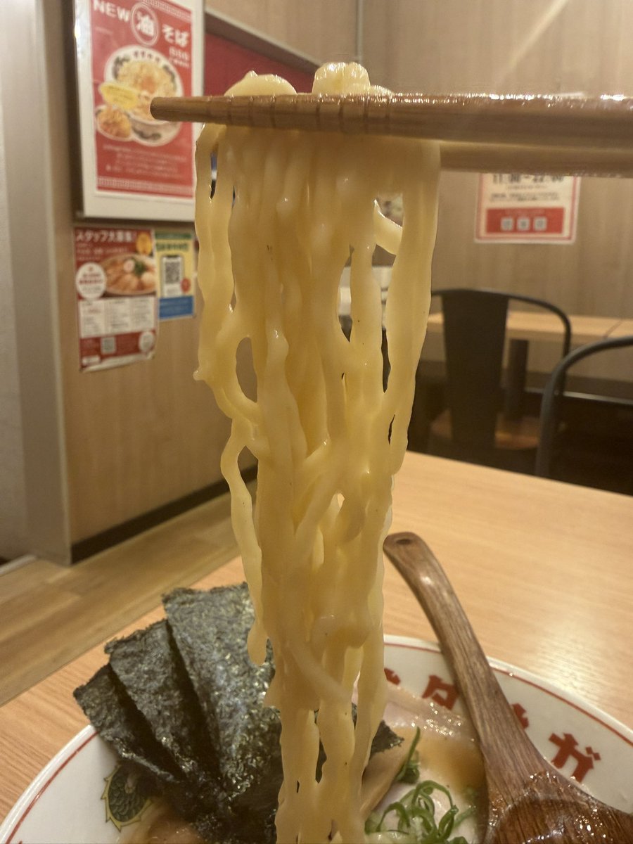 hanare_chan's tweet photo. ランチタイムワンオペの日は、いつも以上に準備万端、気合い入れて臨んでいるのですが、あまりにも万端すぎて逆に時間を持て余したので、久しぶりに揉んでみました。
わたしの手揉み麺、美味しすぎんだよなあ
（手揉みはまじ個性が出る） https://t.co/adfOGySbwC