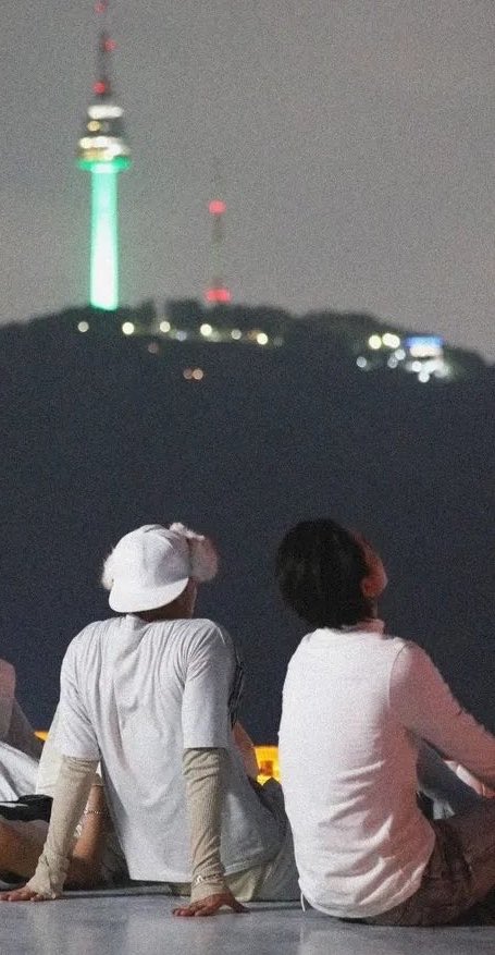 HOLYYUL's tweet photo. Bromance <3 https://t.co/fo9yFPGgkC