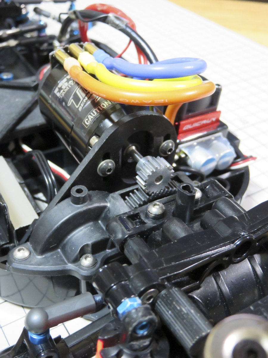 HobbiesTt's tweet photo. #タミヤ #ラジコン #RCカー
TT-01 RWD
メンテナンスしようと取り出して
「持ち上げセンターモーターかっこいいな～～」
と思いつつ眺めてるだけで時間が過ぎてしまった
そして何故か写真をとるという https://t.co/xRsFfDyOLi