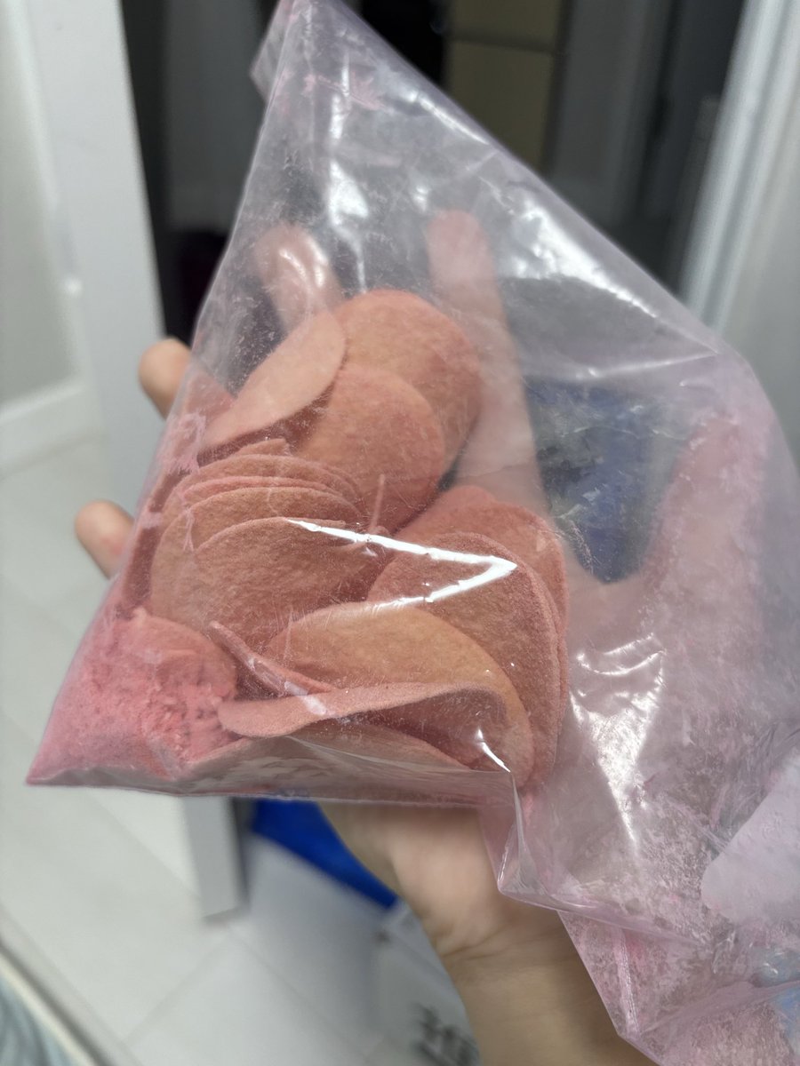 chewooxry's tweet photo. 그래서저도패치의딸기칩을만들어봤는데요
맛은….딸기맛이잘안느껴진다….입니다 https://t.co/zWX1PfGQe6