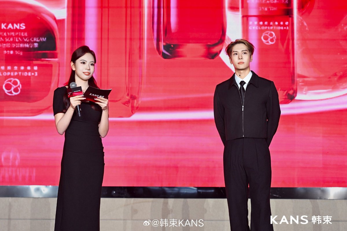 JacksonWGlobal's tweet photo. [WEIBO] 261014 KANS

📸 Jackson Wang at KANS Red Series 3rd Gen product launch ceremony

#JacksonWang #王嘉尔 #잭슨 #TEAMWANG @JacksonWang852 https://t.co/iXdUAI9qxW