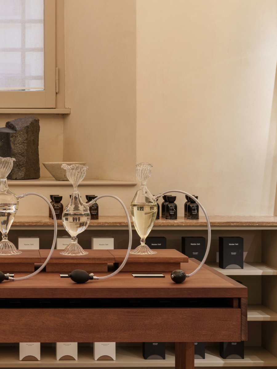 massimodutti's tweet photo. 418 Via del Corso, Rome | The Olfactory Archive ​
​
Created with Profumoir for the opening of our new flagship, The Olfactory Archive explores the connection between composition and perception.

#MassimoDutti https://t.co/zCjkXshbXG