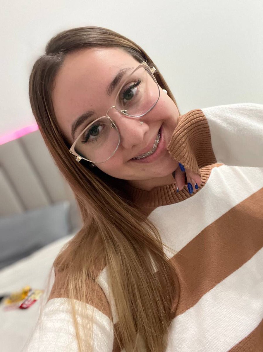 Emmaolivia87's tweet photo. Hi am i beautiful for you alone? https://t.co/LCGEUznggP