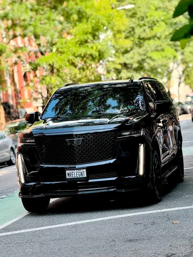 akanbi72585's tweet photo. Lunch with Rema   or     Escalade https://t.co/8vnJ0BLxEv