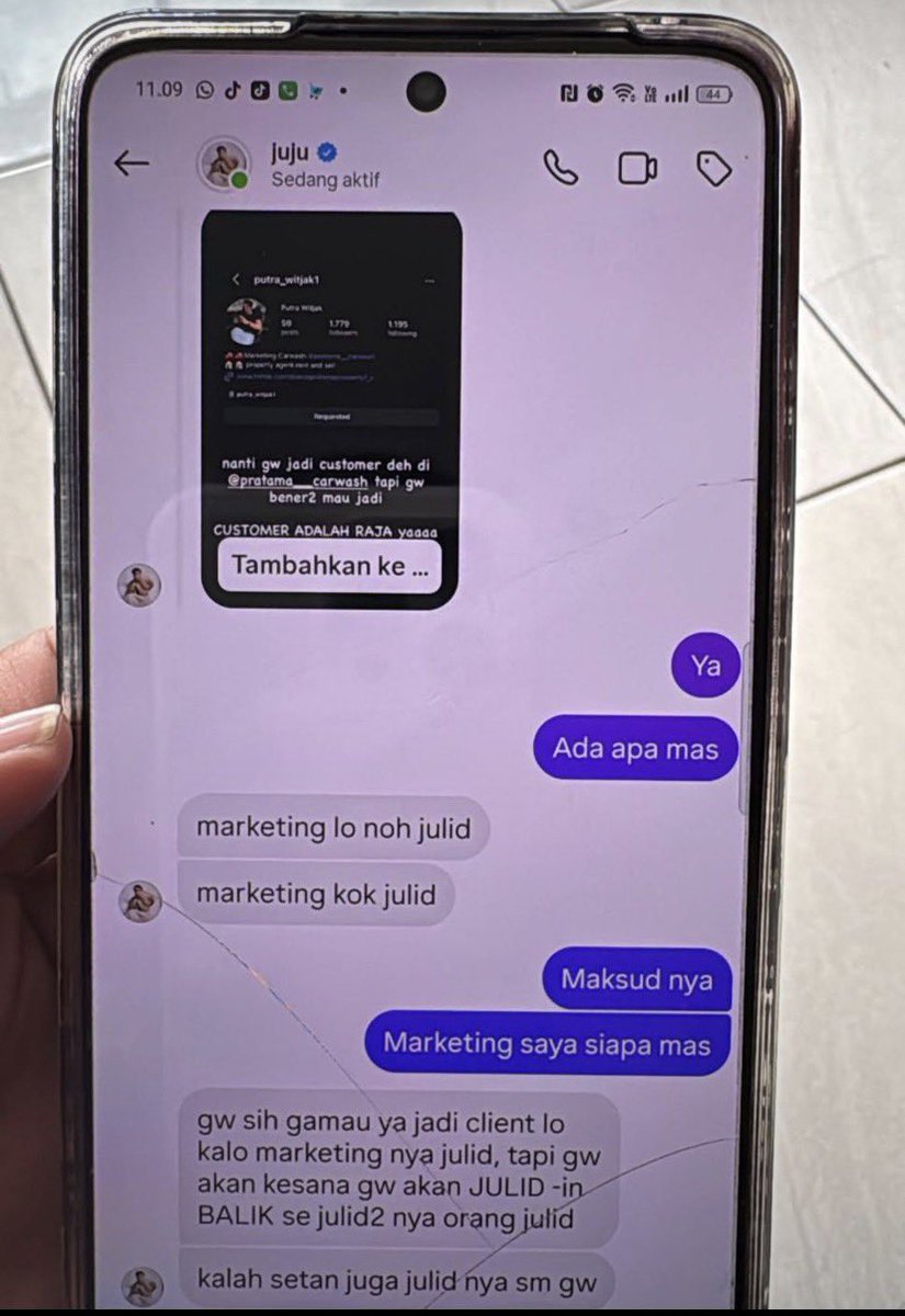 Ceritakitas1hq's tweet photo. Aa juju ini emang spesialis matiin rejeki orang ya... problematik bgt

Ternyata udah dari dulu punya kebiasan nge-DM in orang yang punya usaha UMKM trus dia nyinyirin. 

Mentang-mentang beberapa kali dia menang ya tapi kali ini kayanya engga https://t.co/R2mPDgEYep