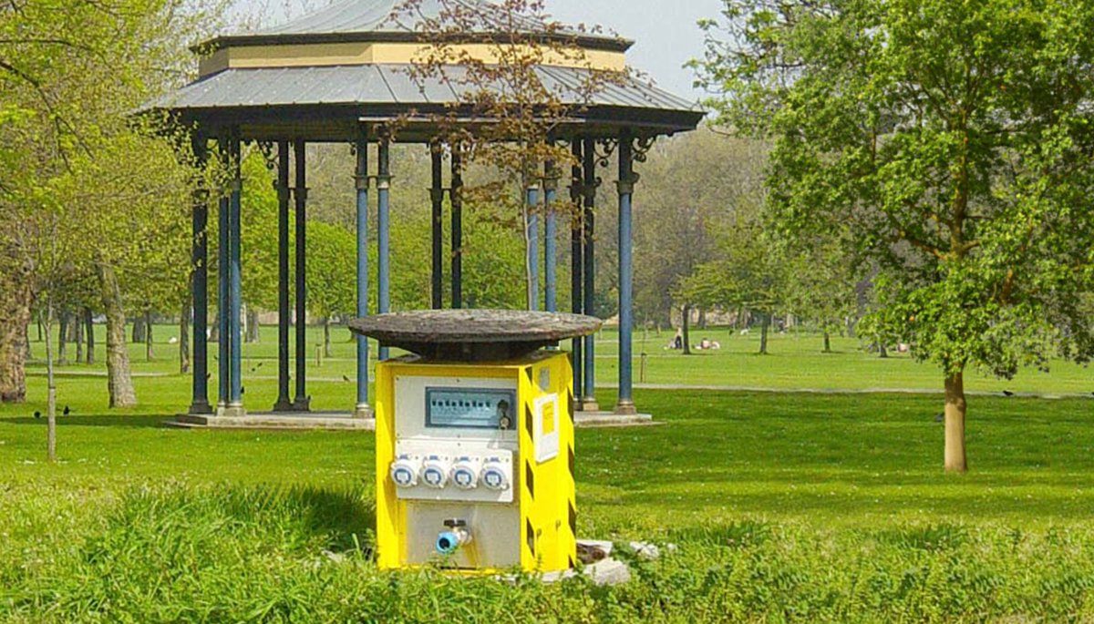 POPUPPOWER's tweet photo. Designed to disappear into the paving.

Recessed tops can take the surrounding surface material, so when a unit is lowered it blends into the ground around it.

#PublicRealm #LandscapeArchitecture #PopUpPower #UrbanDesign https://t.co/BKOt3bQviz