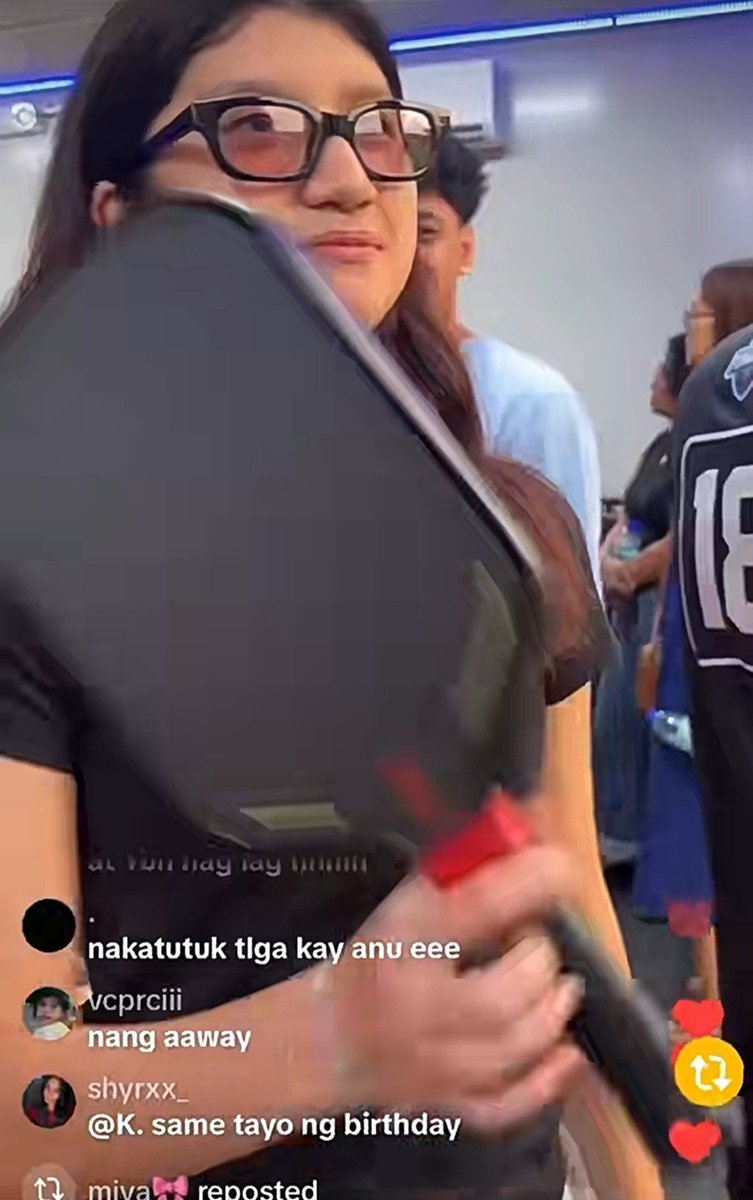 izmgracy's tweet photo. tutok mo yung camera kay asa–  mga ngitian talaga ni migs HAHAHA https://t.co/Zun6Eaw1Yw
