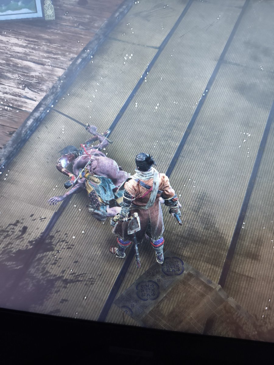 FangRuninn_'s tweet photo. bloodborne hariç bütün soulsları oynadım, valla fromsoftwareın en iyi oyunu sekiro, bu kadar kısa bi oynanışa sahip olması ve dlc almaması çok büyük şanssızlık fromsoftwareın şerefi varsa şu oyunun 2.sini yapması lazım hikayesi karakterleri herşeyiyle kusursuz https://t.co/B0LvD5zjcG