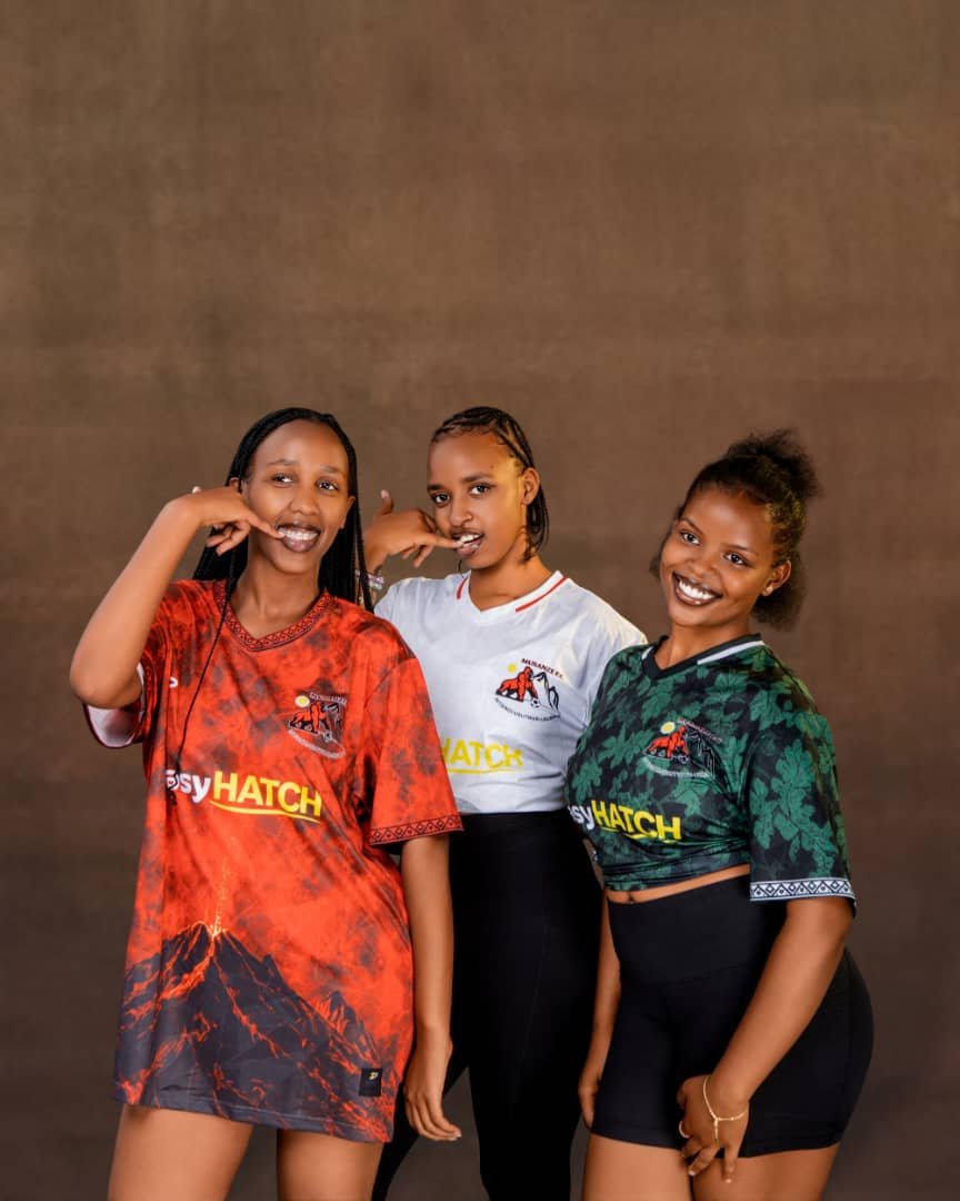 SamirSylva's tweet photo. #sportsfocus

Aba b'i Musanze batangiye kuryoshya mu myambaro mishya ya Musanze FC

@musanzefc yashyize ahagaragara imyambaro izakoresha mu mwaka w'imikino wa 2026-27

🏡Home Kit(umutuku) zitwa Volcano Fire
🚐Away (umweru) ni Gorilla Mist
🌋 Third (icyatsi) yitwa Birunga Forest

#AfricanFootball