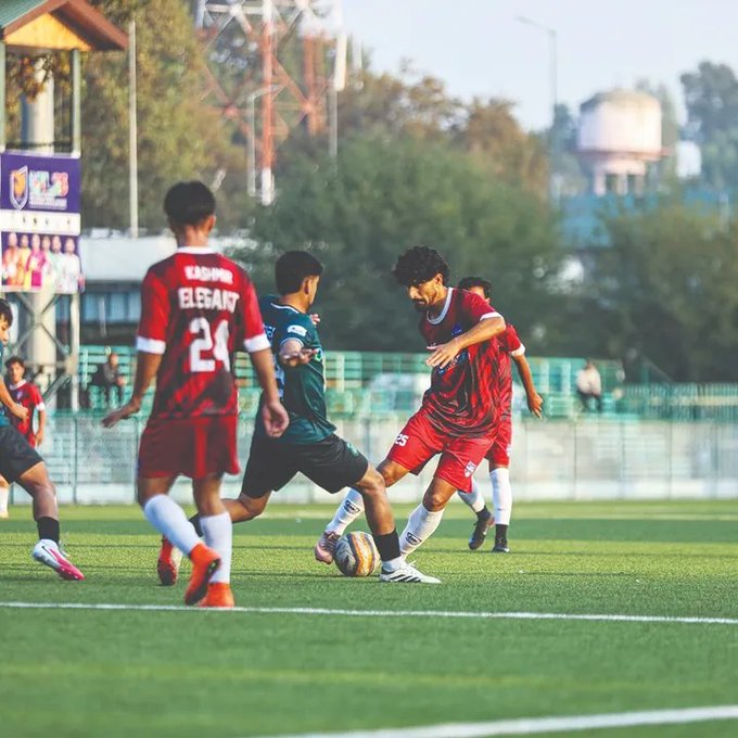 Nidayasir279731's tweet photo. Seven goals, nonstop action! Kashmir Elegant FC beat Al Muqeet FC 4–3 as the Srinagar Premier League 2026 showcased local football talent. #NPCI #winvivoV80 #MyCinematicMoments #DigitalPayments #DKPutsIndiaFirst #LMurugan https://t.co/x6kyC3lCUN