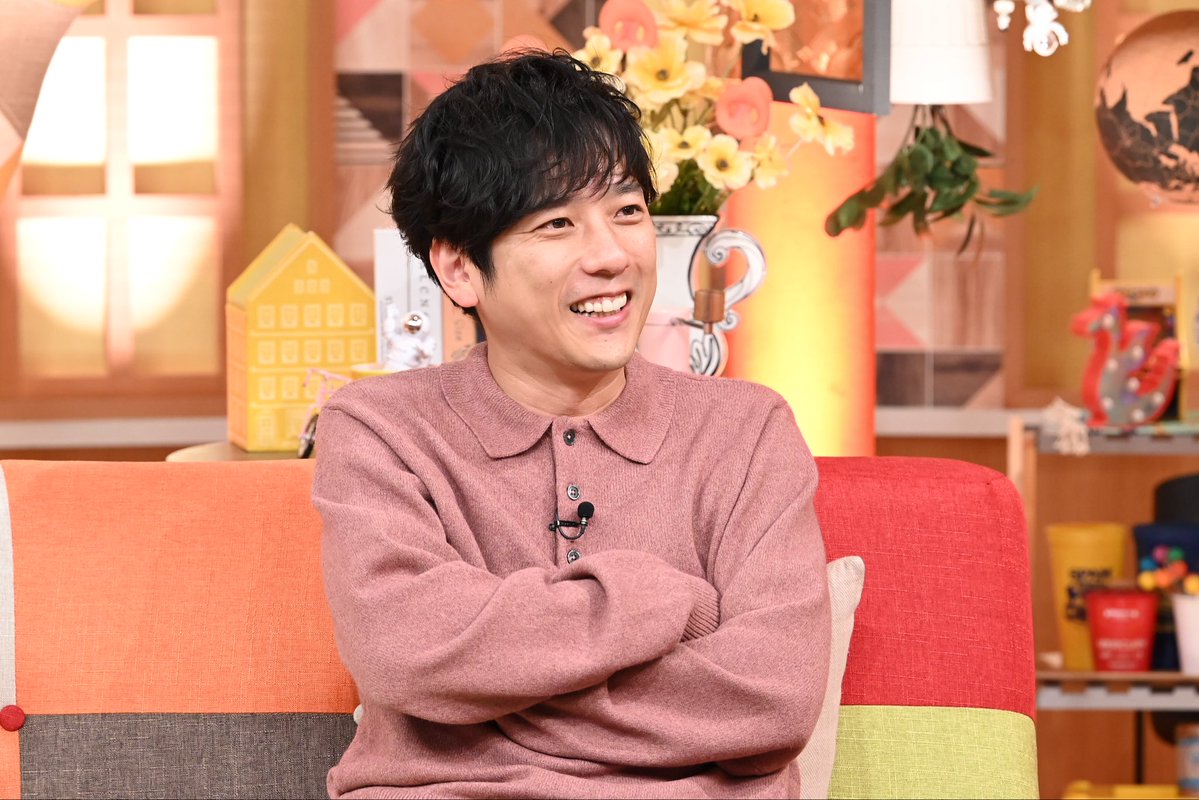 ninonanoni_tbs's tweet photo. ＼ 🌟今夜8時54分〜！🌟／

放送前"なのに"収録の様子をお届け📣

MC #二宮和也 さん「なのに」
司会は #磯村勇斗 さん🎙️

スタジオゲストには
#木南晴夏 さん 
#末澤誠也 ( #Aぇǃgroup )さんが登場✨
　　
今夜8時54分〜！
💥『#ニノなのに』💥 https://t.co/RDGPKWdLVZ