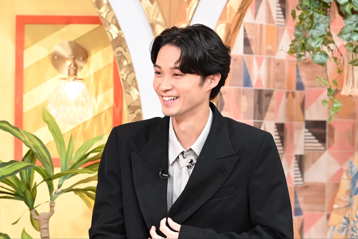 ninonanoni_tbs's tweet photo. ＼ 🌟今夜8時54分〜！🌟／

放送前"なのに"収録の様子をお届け📣

MC #二宮和也 さん「なのに」
司会は #磯村勇斗 さん🎙️

スタジオゲストには
#木南晴夏 さん 
#末澤誠也 ( #Aぇǃgroup )さんが登場✨
　　
今夜8時54分〜！
💥『#ニノなのに』💥 https://t.co/RDGPKWdLVZ