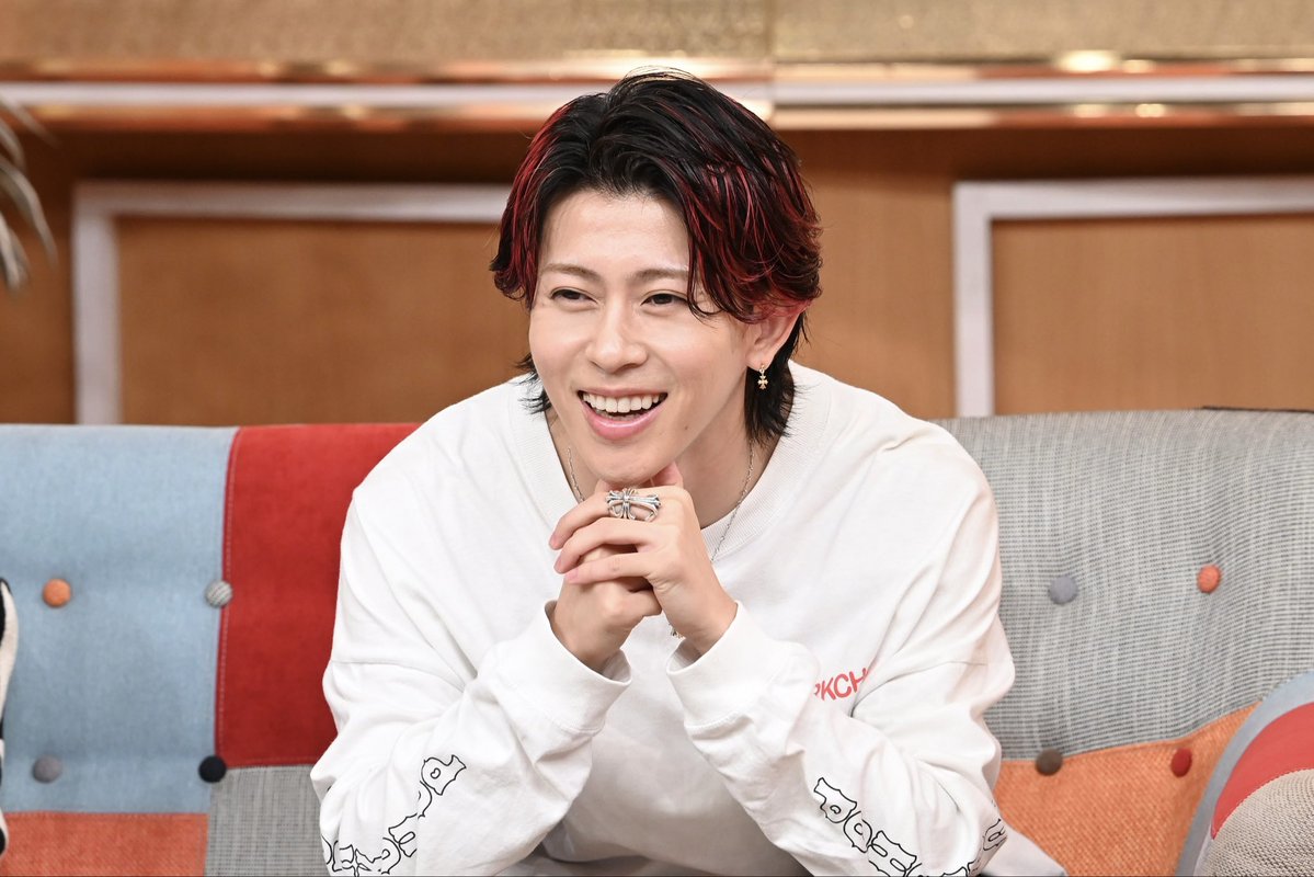 ninonanoni_tbs's tweet photo. ＼ 🌟今夜8時54分〜！🌟／

放送前"なのに"収録の様子をお届け📣

MC #二宮和也 さん「なのに」
司会は #磯村勇斗 さん🎙️

スタジオゲストには
#木南晴夏 さん 
#末澤誠也 ( #Aぇǃgroup )さんが登場✨
　　
今夜8時54分〜！
💥『#ニノなのに』💥 https://t.co/RDGPKWdLVZ