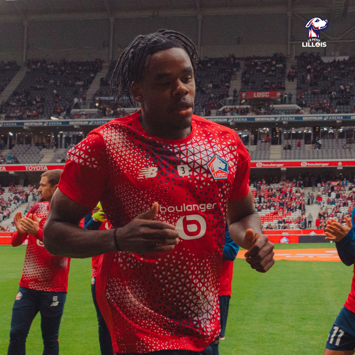 LePetitLillois's tweet photo. 🎙️ La réaction de Nathan Ngoy après #ARSLOSC, en zone mixte.

Il va falloir apprendre. Il y a quand même des choses « positives à en tirer à travers ce match. Surtout, garder les choses positives la première mi-temps. Je pense qu’avec nos qualités, on peut regarder n’importe qui dans les yeux. »

« Je pense qu’aujourd’hui, ce manque en deuxième mi-temps, ça nous a apporté des préjudices. Il y a des choses à en tirer malgré tout. On a joué contre une bonne équipe aussi, il faut se le dire. Il reste 6 matchs, on va tout faire pour les remporter. »