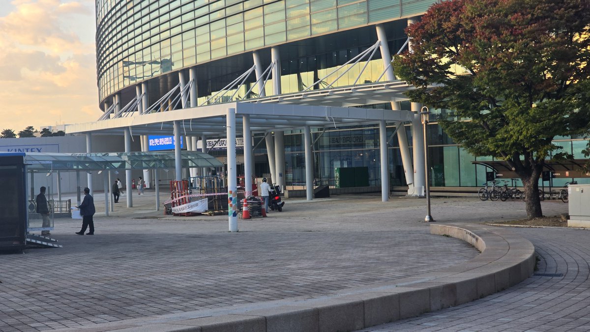 ground9102's tweet photo. 공사 끝났나봅니다. 가림막 철거됬네요. https://t.co/LWrTGKjdgd