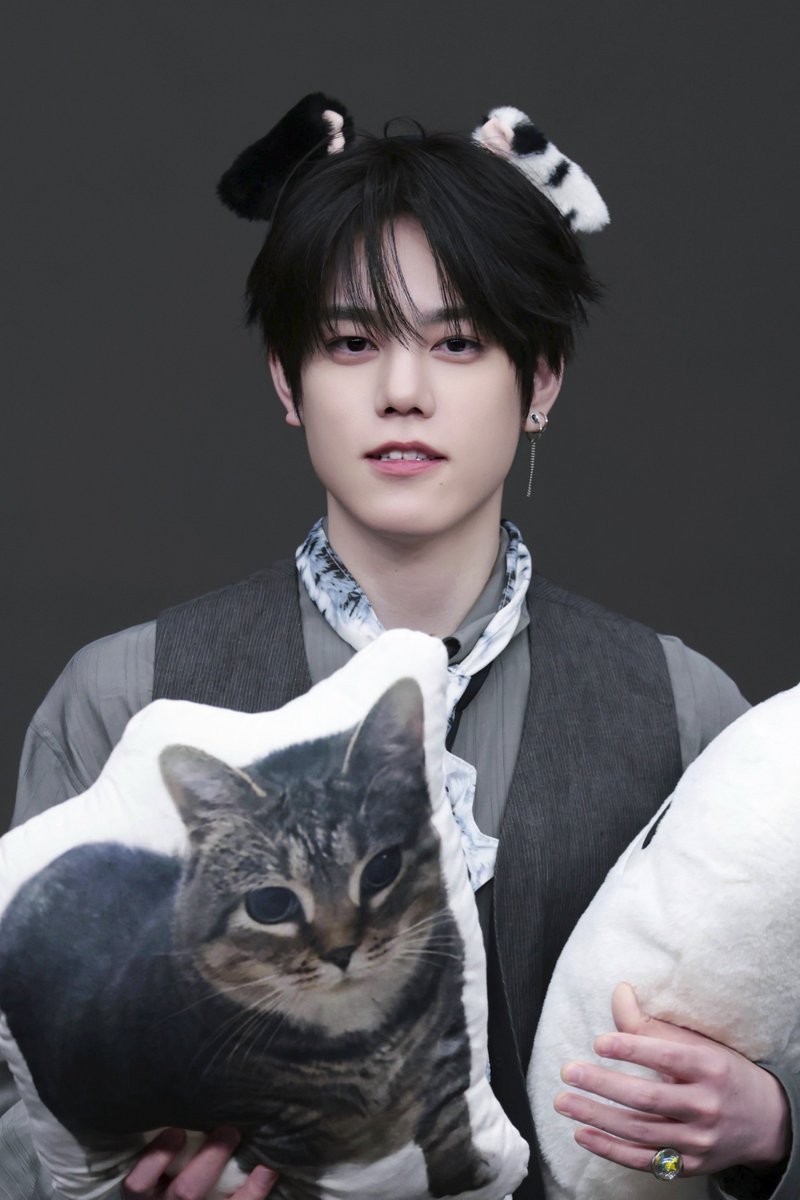 FromPs_NF's tweet photo. 훈냥이 세트😺

26.10.11📸 헬로라이브 팬사인회
#차훈 #ChaHun #엔플라잉 #NFlying https://t.co/FyB2NTcsPo