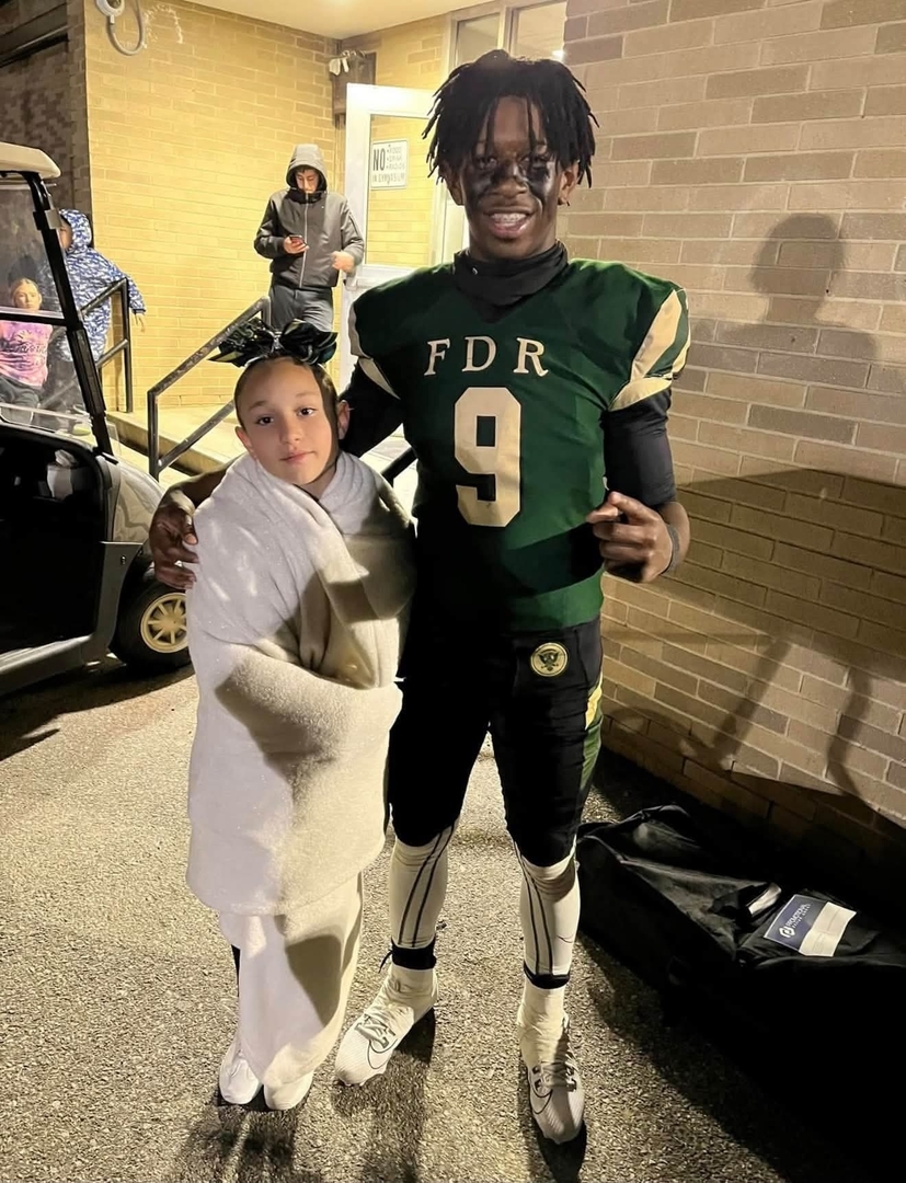 CoachKenBarger's tweet photo. 💚💛 Some young men leave a lasting mark on your life. Lawrence Joyner was one of them.
We watched him grow, celebrated his accomplishments, and were proud to call him one of our own.
Our hearts are broken. The world is a little less bright without you, Lawrence.
Forever our #9 https://t.co/BoJbIIk3ov