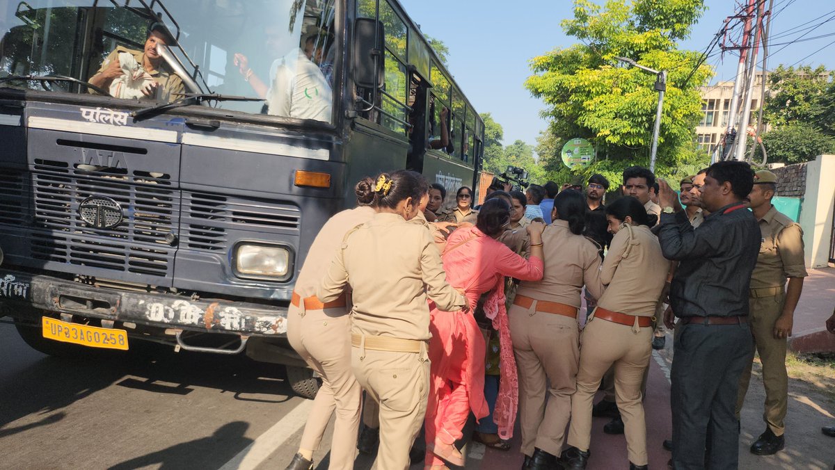 DilChoudhary1's tweet photo. यूपी सरकार हमारी आवाज दबा नहीं सकती
UP CHO
#CHOregularCaddre #UPCHO  
#UPCHOregularize #UPCHOpremanat  
@myogiadityanath @JPNadda  
@mpbrijeshpathak @nhm_up  
@MoHFW_INDIA @myogioffice @narendramodi https://t.co/orIFi8yILh