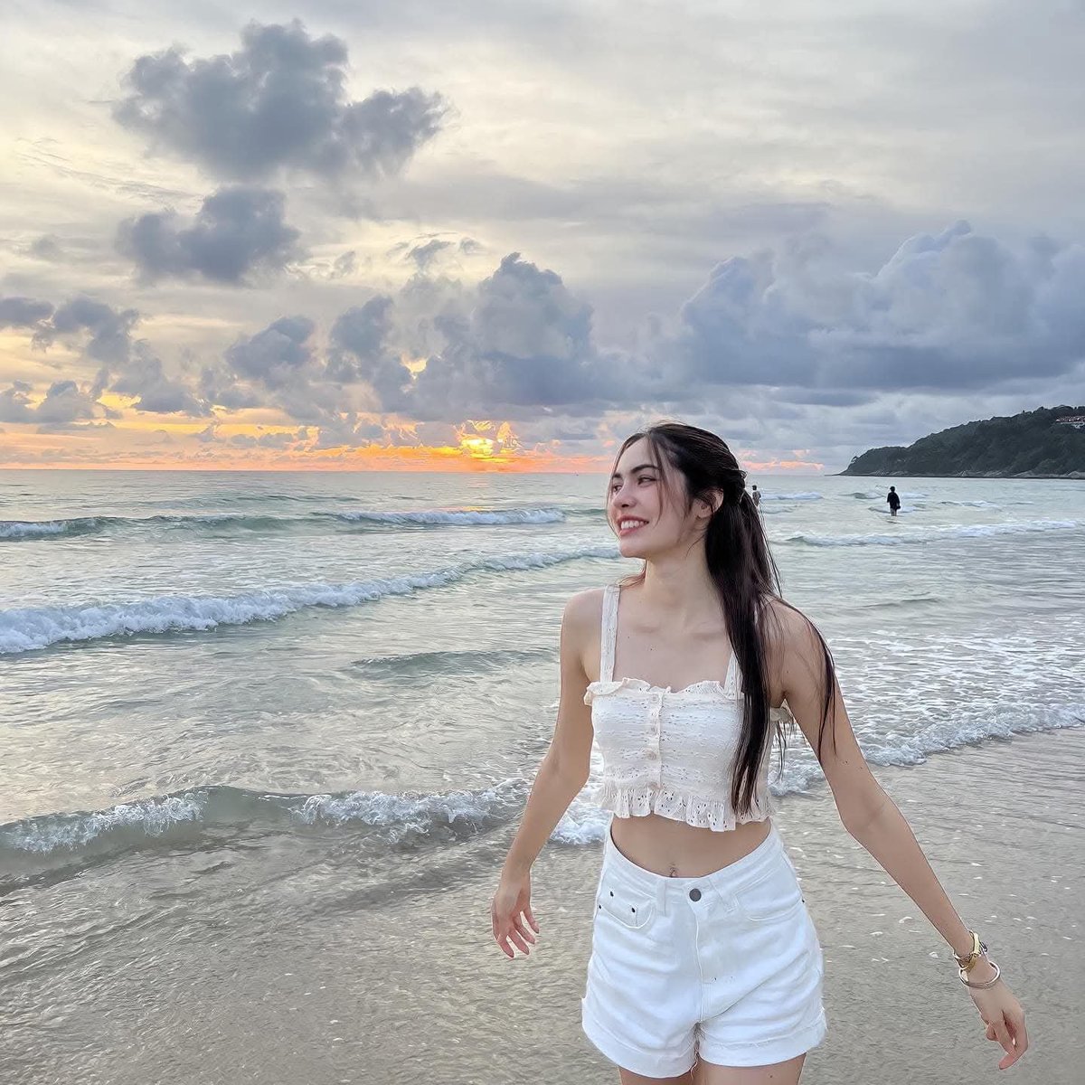 Smilechar_68's tweet photo. ลูกบอกว่าชุดบีกีนี่ไม่ได้เห็นแน่นอน เพราะชีขอเก็บเรือนร่างไว้ก่อน ถ้างั้นขอชุดสบายๆแบบนี้ได้มั้ยย 🤏🥺 

SMILEY BESIDE CHARLOTTE14
#ชาล็อตออสติน #CharlotteAustin
@itscharlotty https://t.co/CONVpUZELr