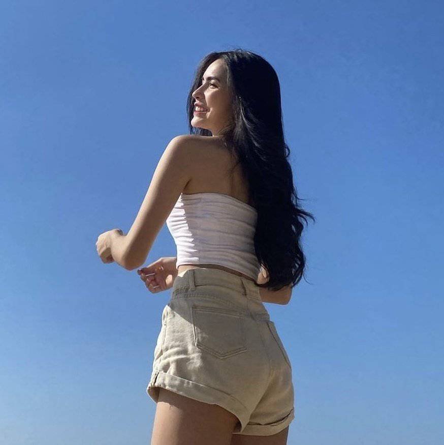 Smilechar_68's tweet photo. ลูกบอกว่าชุดบีกีนี่ไม่ได้เห็นแน่นอน เพราะชีขอเก็บเรือนร่างไว้ก่อน ถ้างั้นขอชุดสบายๆแบบนี้ได้มั้ยย 🤏🥺 

SMILEY BESIDE CHARLOTTE14
#ชาล็อตออสติน #CharlotteAustin
@itscharlotty https://t.co/CONVpUZELr