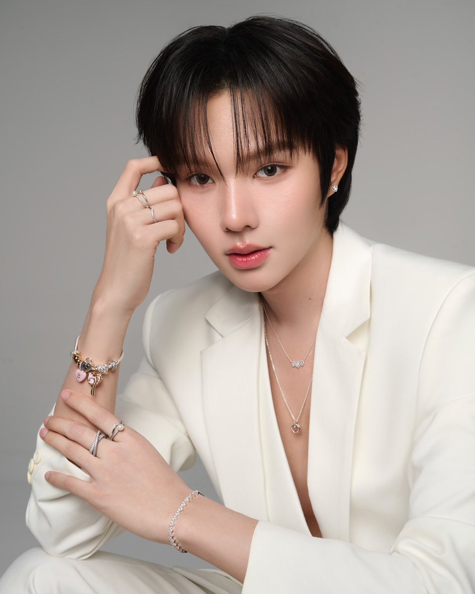 igarineko's tweet photo. ท่าโพสของ ceo https://t.co/BcLSLyjiky